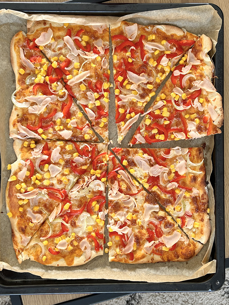 Pizza na dużą blachę
